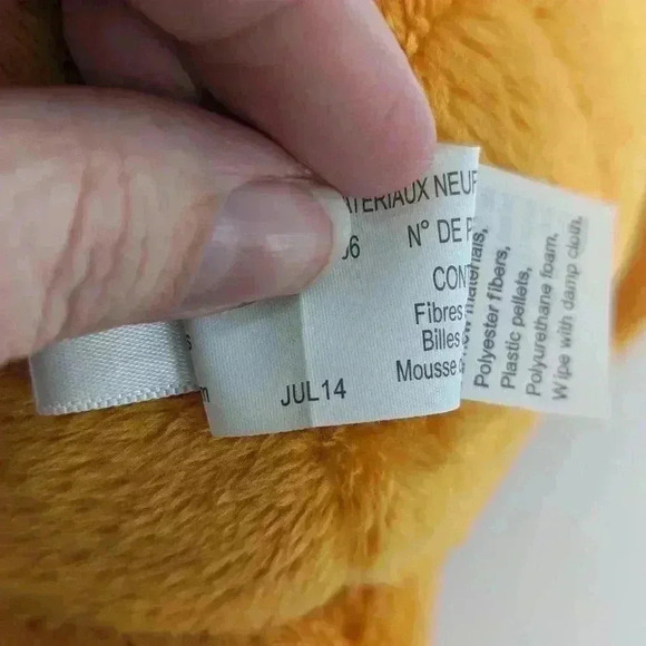 Hallmark Winnie The Pooh Cozy Sweater Beanbag Plush Holiday Sweater 9" 2014 - Picture 8 of 9